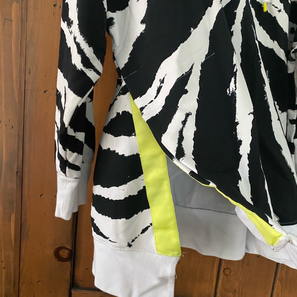 Fabletics Hoodie - Picture 2 of 7
